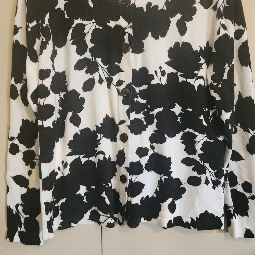 C23 White Stag sweater white w/black floral button up long sleeve mid length - Picture 5 of 10